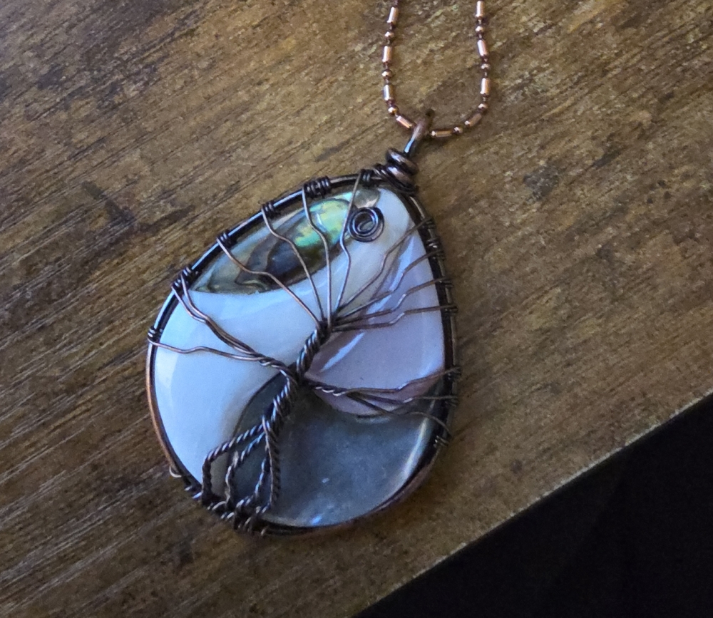Elegant Wire-Wrapped Pendant Necklace